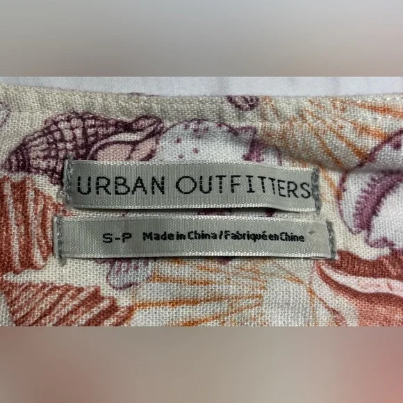 2/$20 Urban Outfitters Devon Seashell Crop - Picture 5 of 5